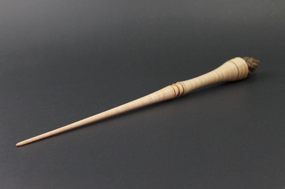 木製ワンド Wand spindle in curly maple and walnut – Woodland Handcrafts