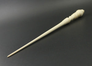 Wand spindle in holly