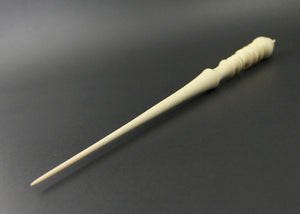 Wand spindle in holly