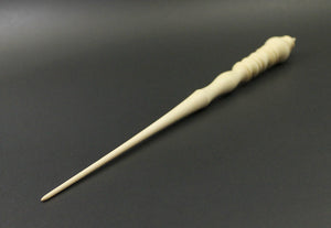 Wand spindle in holly