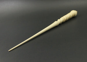 Wand spindle in holly