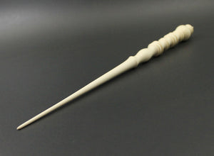 Wand spindle in holly