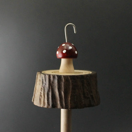 Toadstool stump drop spindle in walnut and curly maple (<font color=