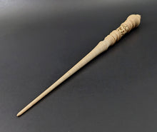 Load image into Gallery viewer, Wand spindle in curly maple
